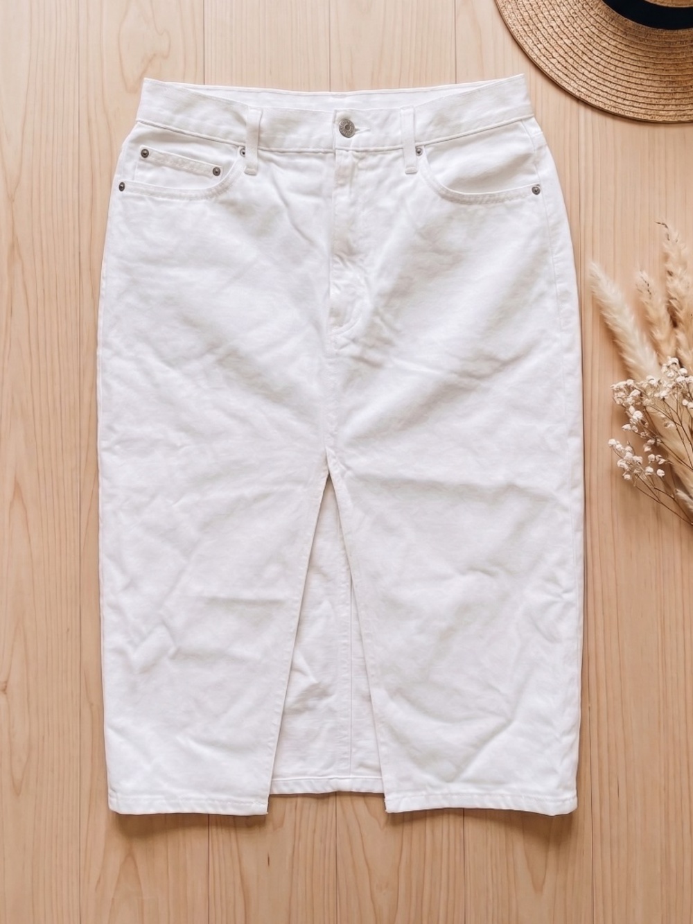 Aritzia Denim Forum size 29 White Midi Skirt with Front Slit